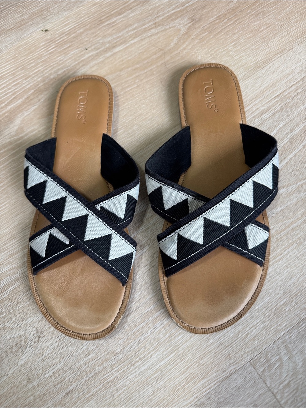 Toms Black & White Geometric Crisscross Slide Sandals